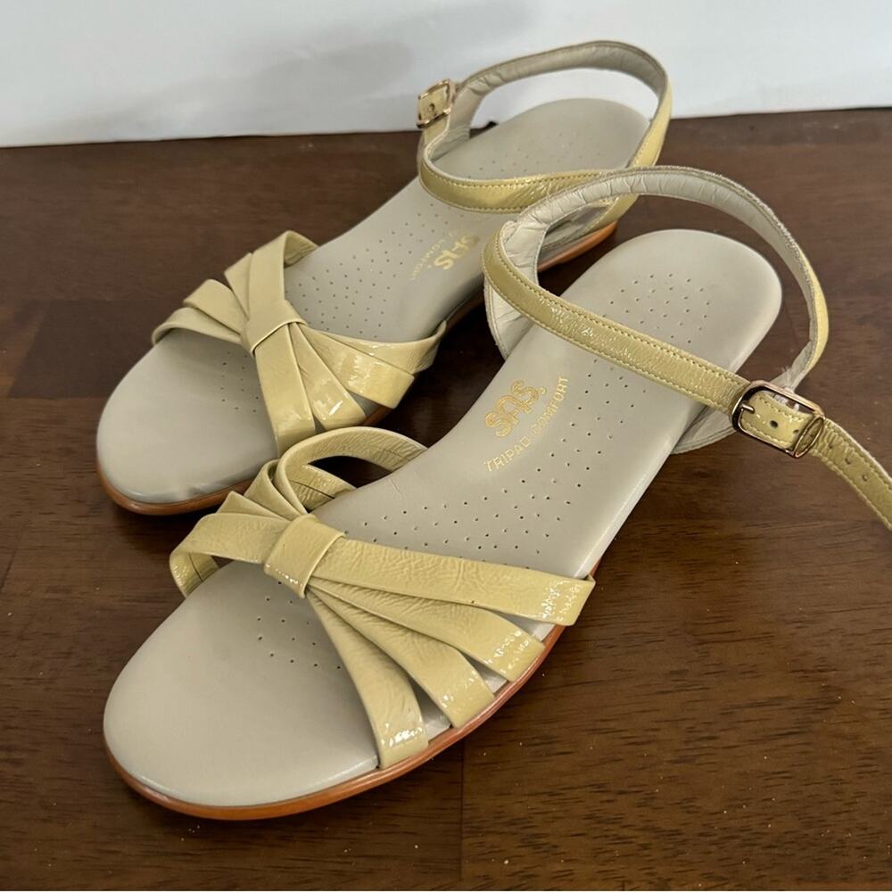 EUC Women’s SAS Strippy Quarter Strap Wedge Sandals size 8M